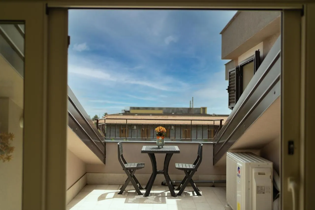 Suite Apartment Smeraldo - Etna Diamond Suite - Suntripsicily Giarre 0*,  Italia